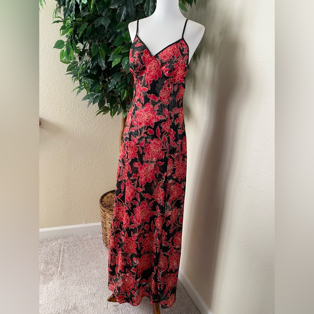 🌺Victoria’s Secret Red sheer long lingerie Sleepwear Nightgown 🌺